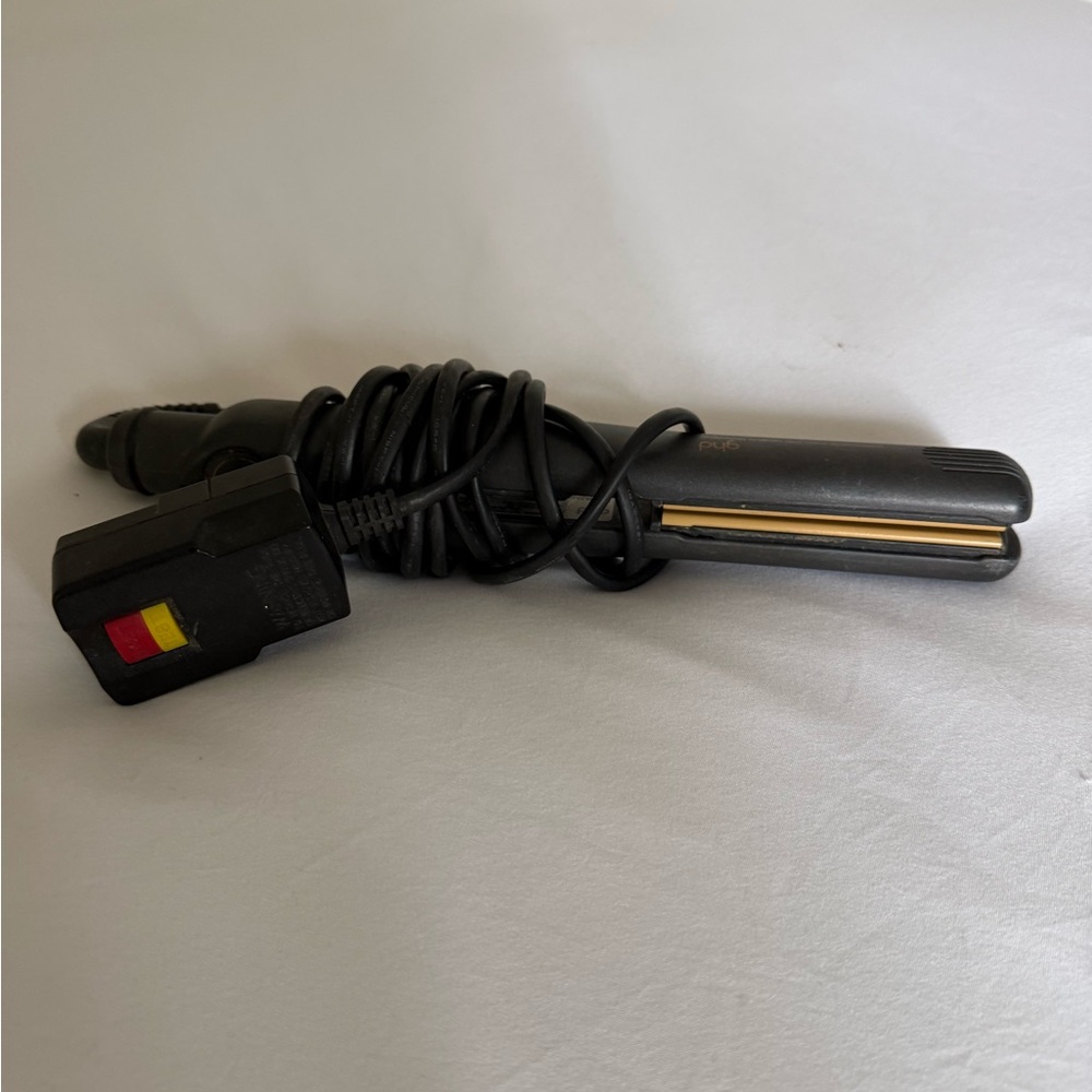Black Hair Straightener with Gold Plates